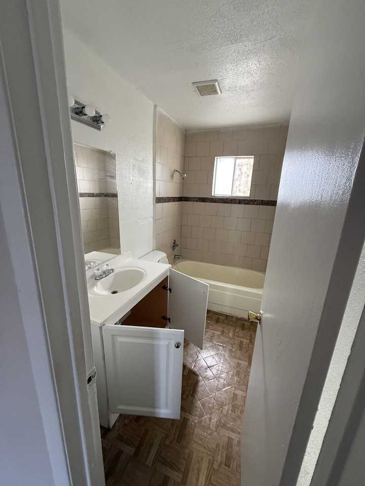 8445 Winkler Dr - Photo 5 of 15