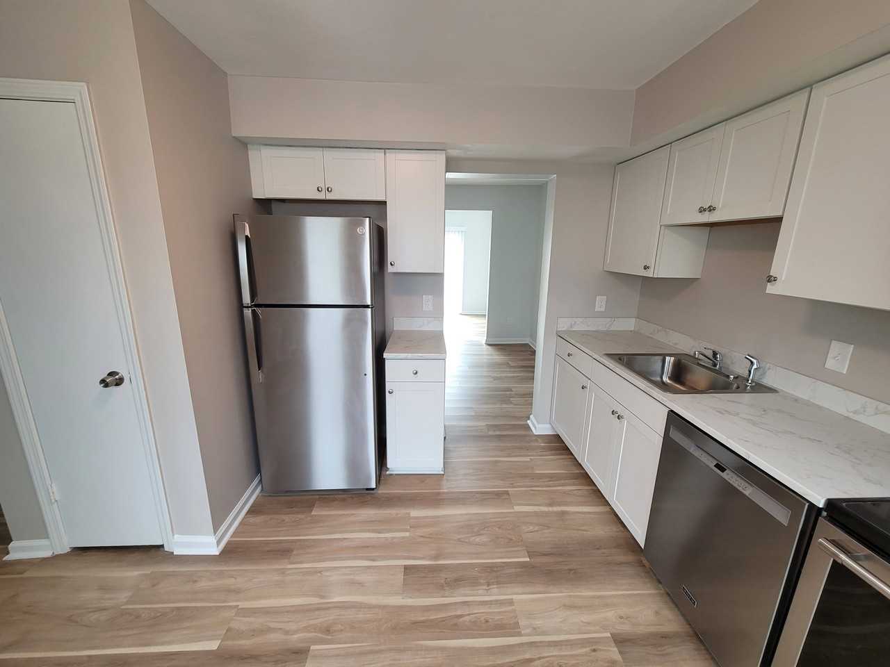 6002 Edgelake Dr #1 - Photo 3 of 12