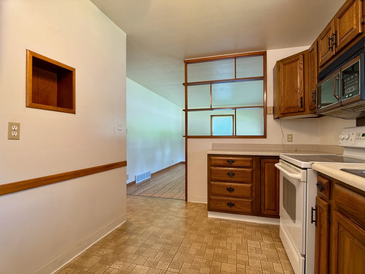 1517 Margaretha Ave #1 - Photo 2 of 10