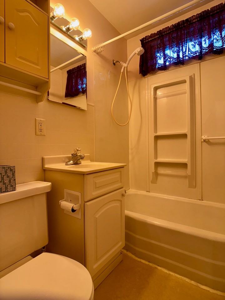 1517 Margaretha Ave #1 - Photo 7 of 10