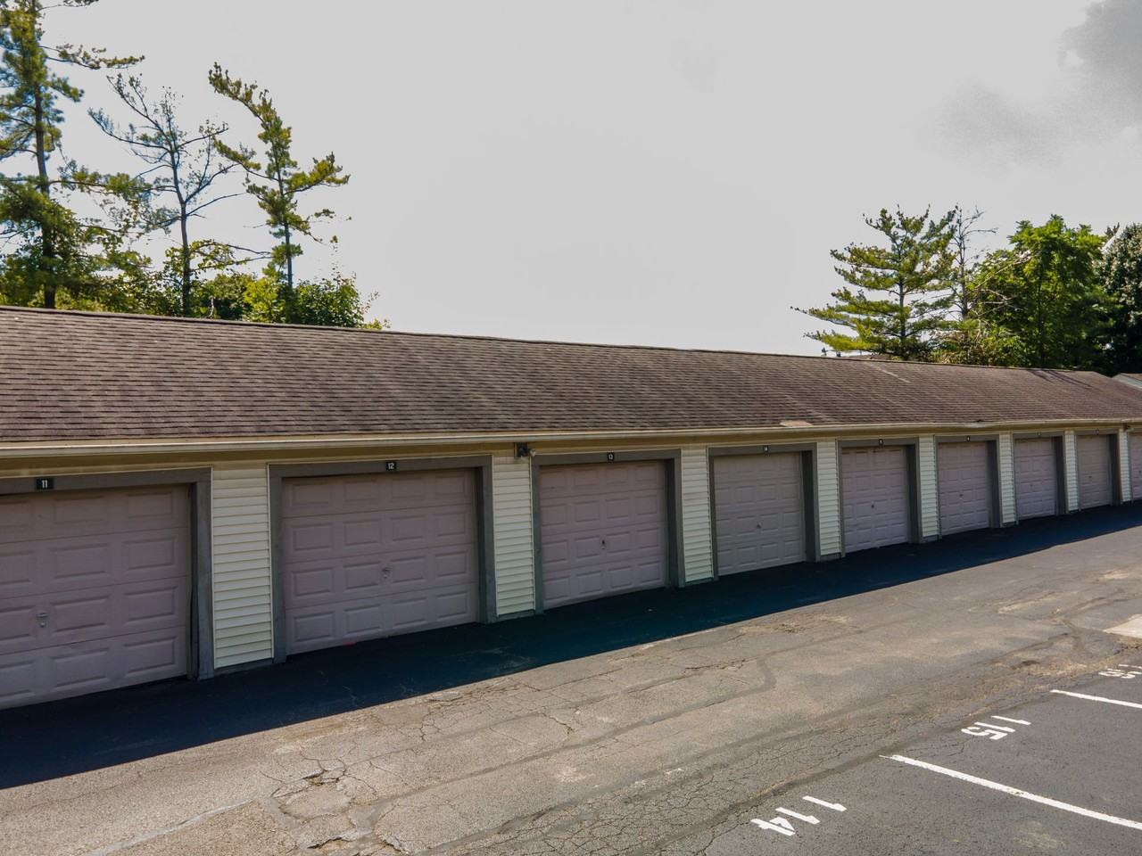 1363 Yorkland Rd - Photo 5 of 36