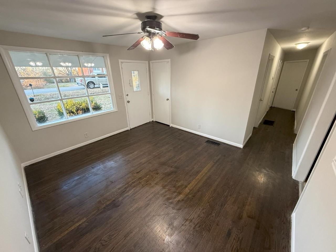 1711 Southwind Dr - Photo 4 of 20