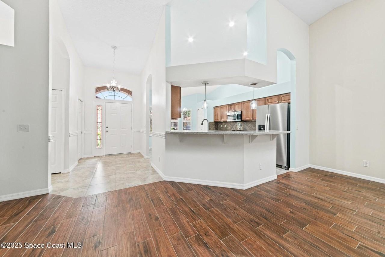 7701 Candlewick Dr - Photo 4 of 11