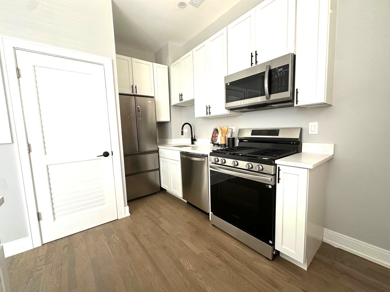 3840 N Wilton Ave #2 - Photo 6 of 20