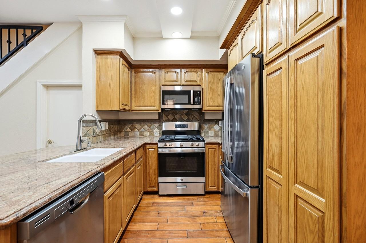 2406 Aviation Blvd #C - Photo 5 of 28