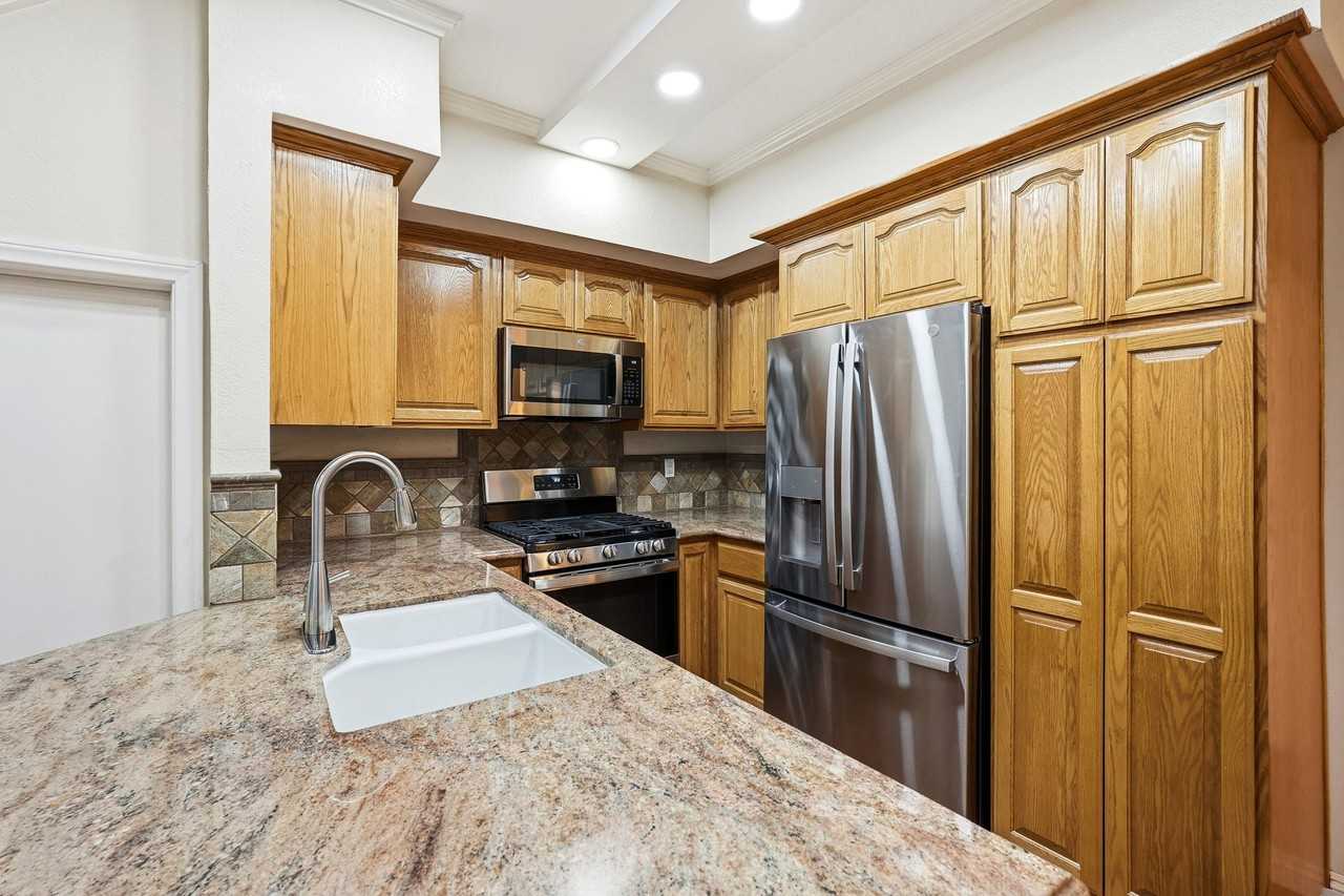 2406 Aviation Blvd #C - Photo 6 of 28