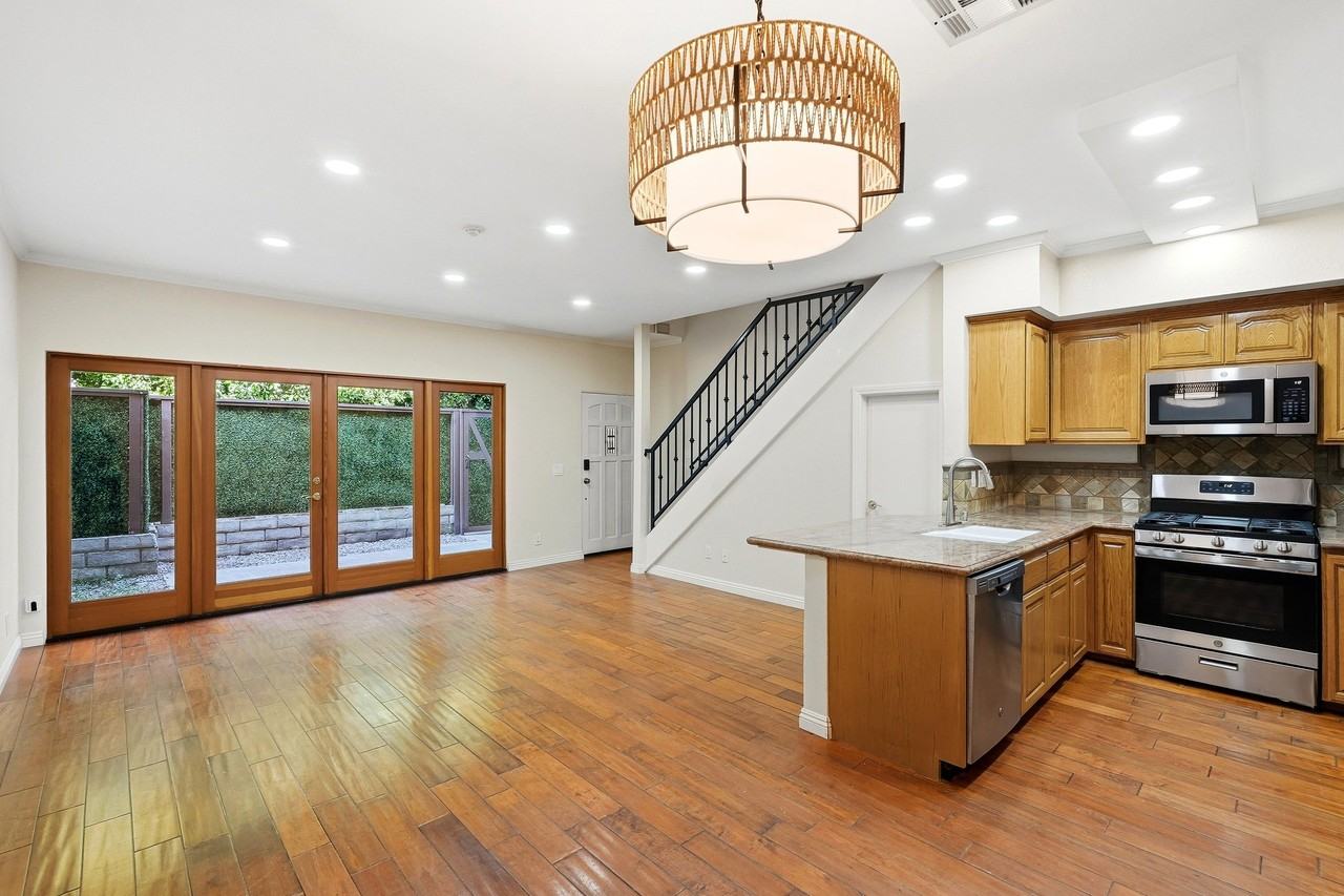 2406 Aviation Blvd #C - Photo 2 of 28