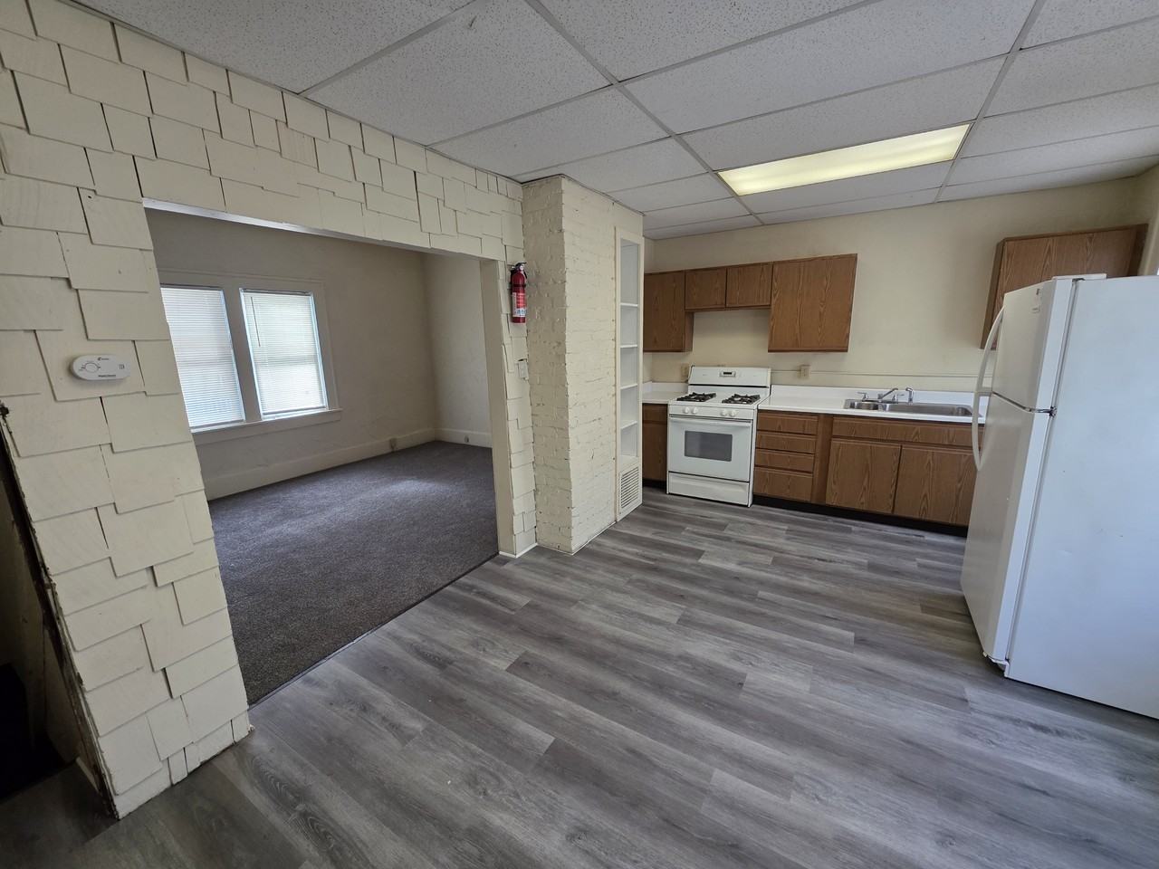 393 Cross St #393 - Photo 3 of 5