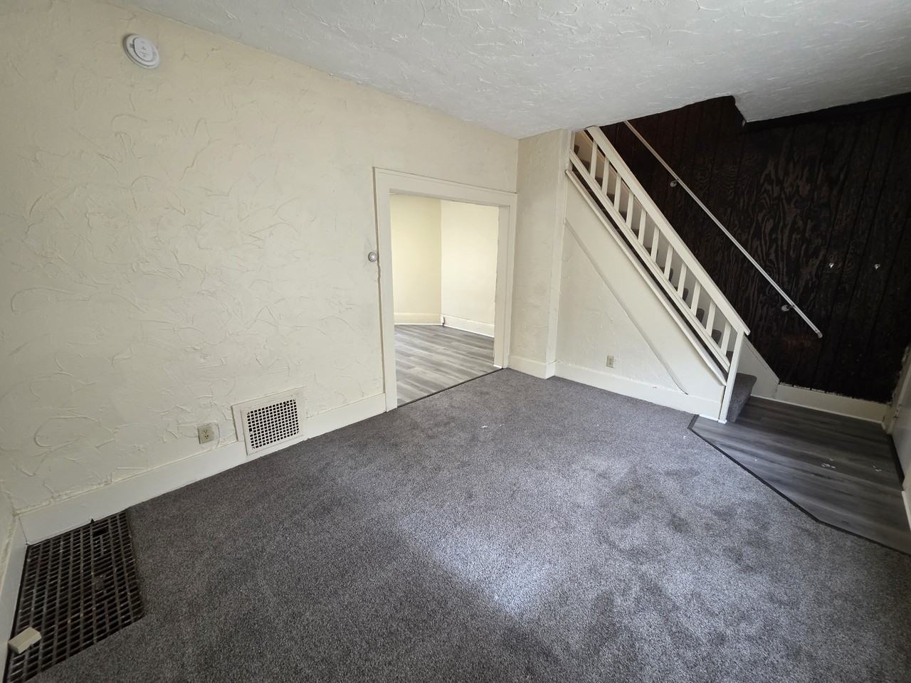 393 Cross St #393 - Photo 4 of 5