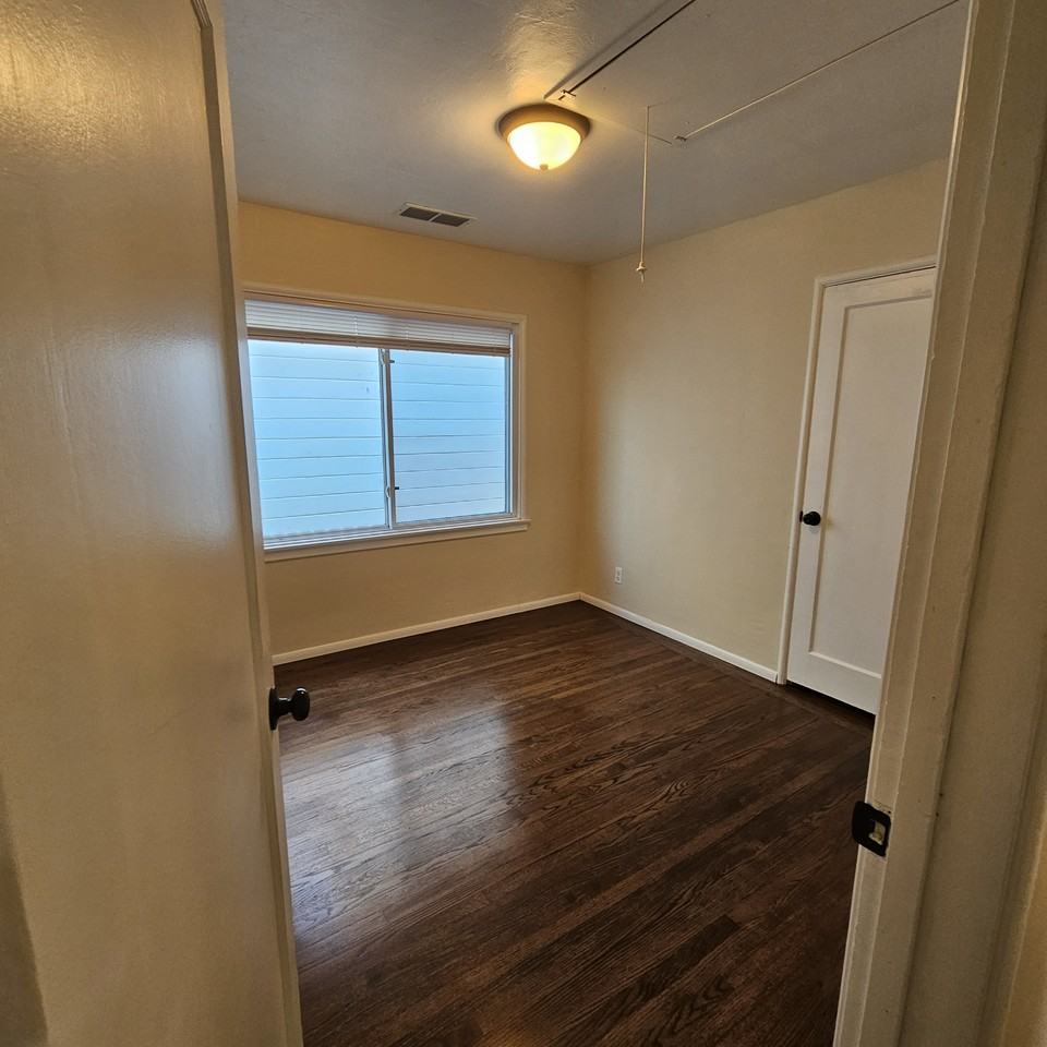 412 Elm Ave #NA - Photo 6 of 15