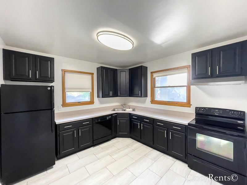 3538 Burch Ave #2 - Photo 4 of 32