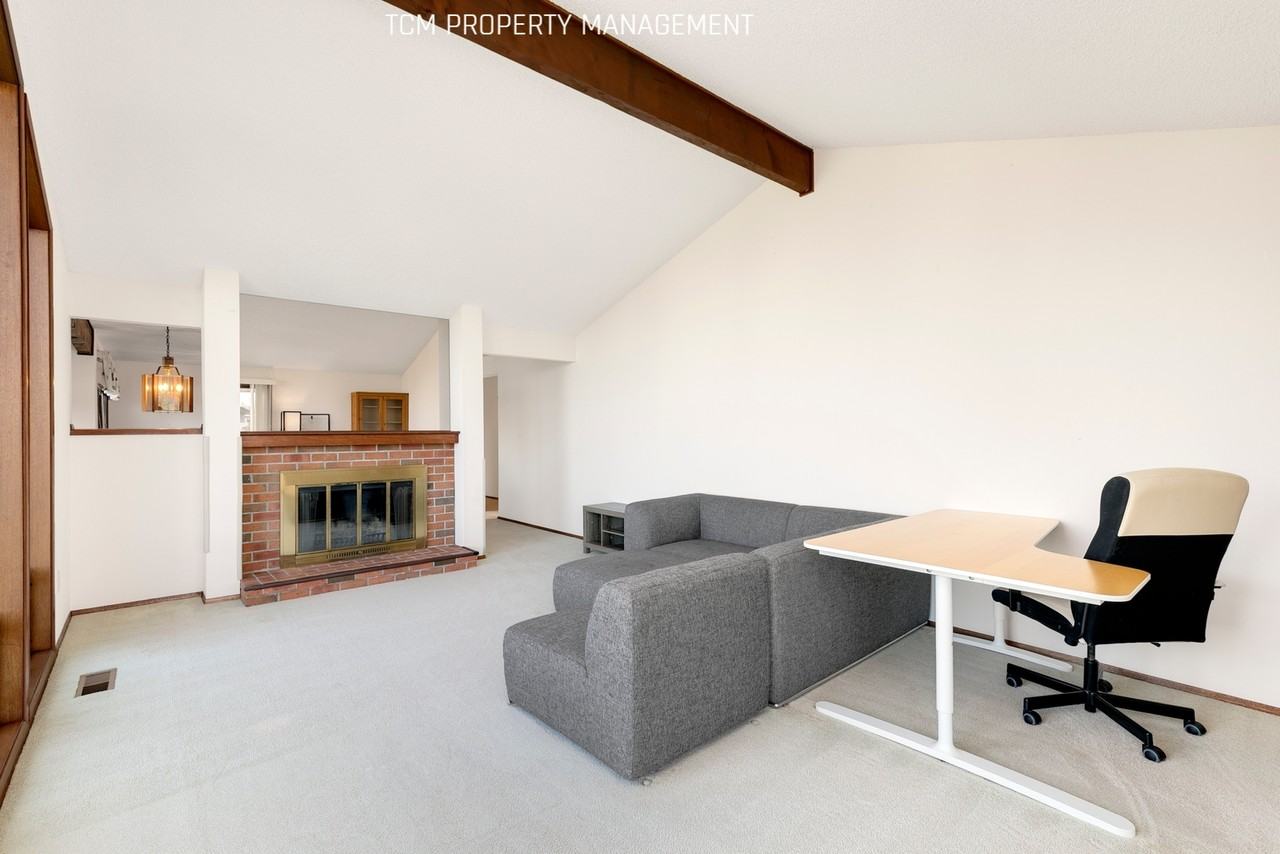 15313 Se 43rd Pl #NA - Photo 3 of 29