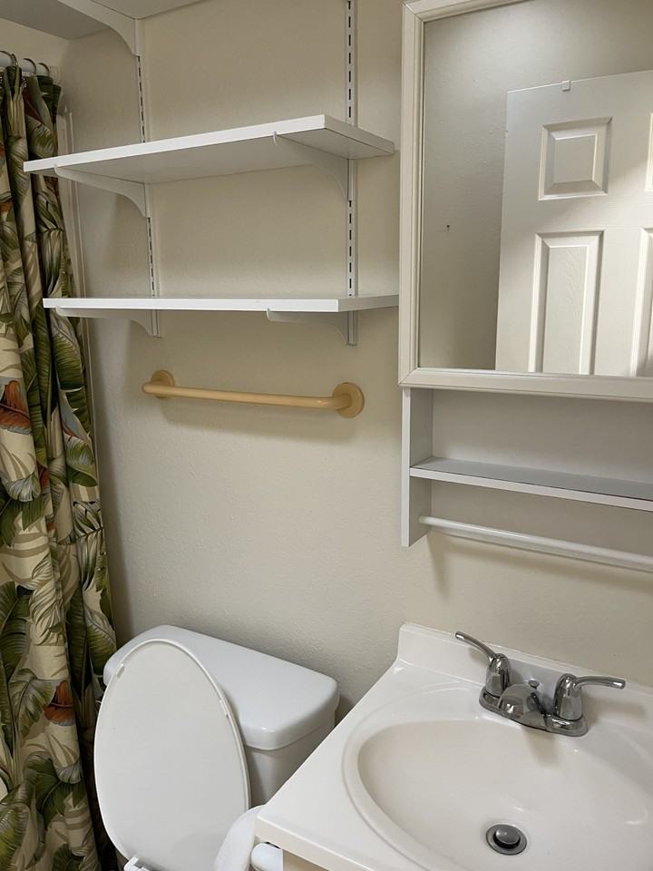 725 Gray St S #B - Photo 6 of 15