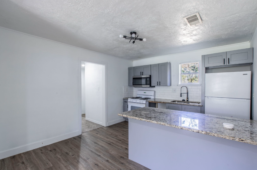 301 E Dumble St #NA - Photo 2 of 16