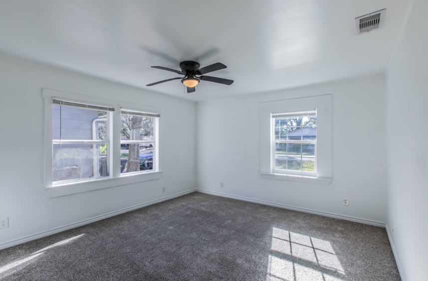 301 E Dumble St #NA - Photo 4 of 16