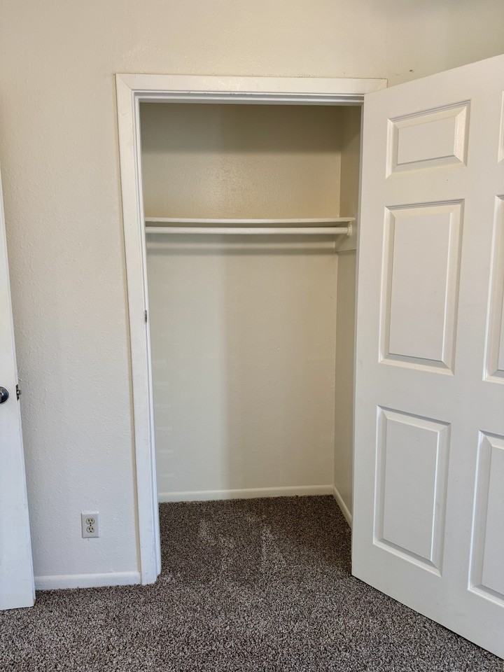 1333 E 22nd St #NA - Photo 7 of 9