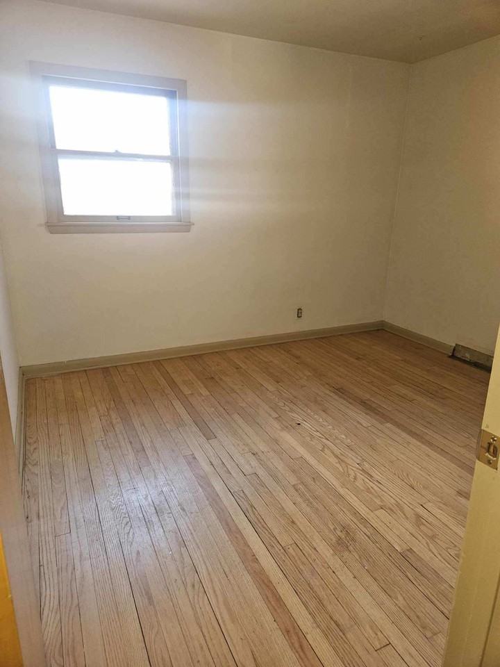 4042 N 100th St #1 - Photo 5 of 9