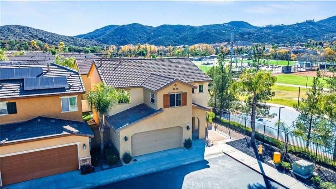 34213 Parkside Dr - Photo 4 of 50