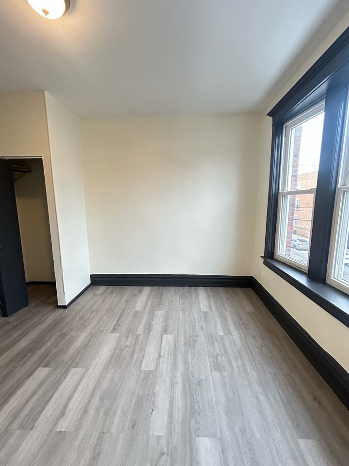 841 W 61st St #841-2 - Photo 4 of 15