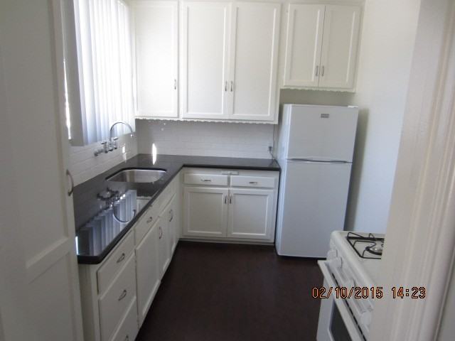 1305 N Laurel Ave #8009 - Photo 4 of 8