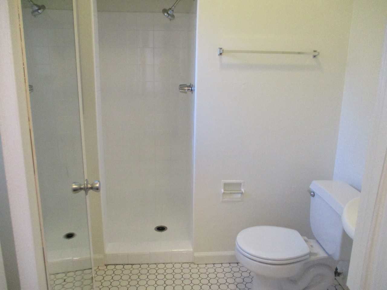 1305 N Laurel Ave #8009 - Photo 7 of 8