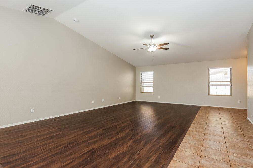 11755 W Banff Ln - Photo 4 of 16