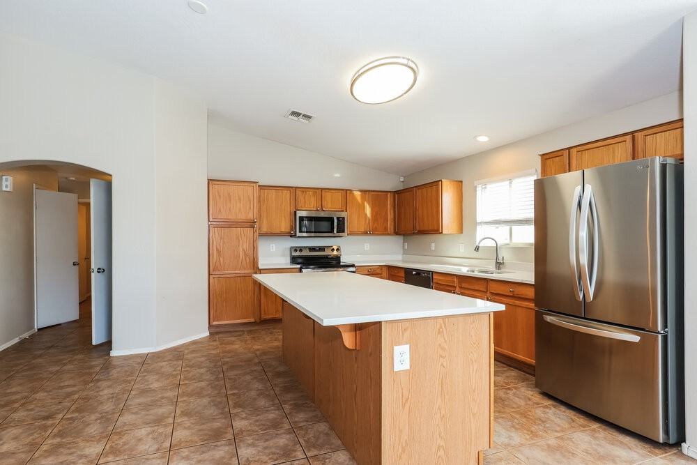 11755 W Banff Ln - Photo 6 of 16