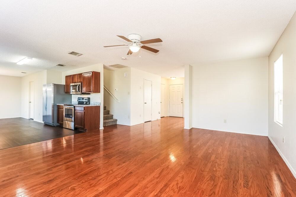 300 Dakota Ridge Dr - Photo 3 of 16