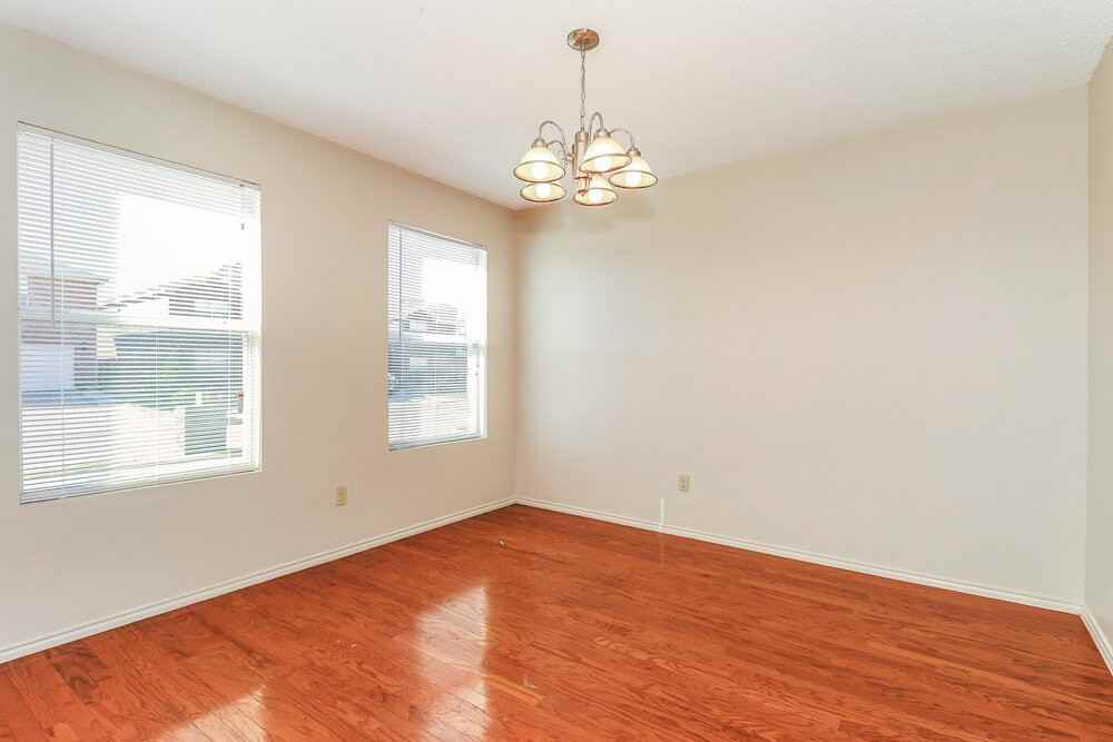 300 Dakota Ridge Dr - Photo 4 of 16