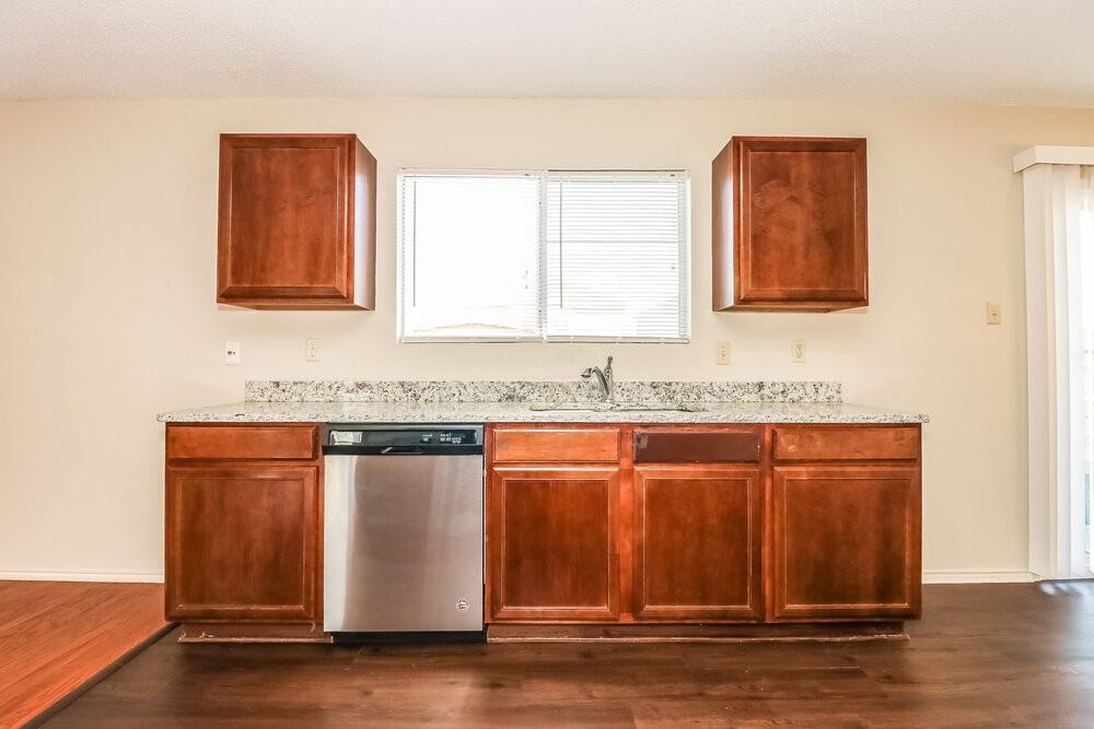 300 Dakota Ridge Dr - Photo 7 of 16