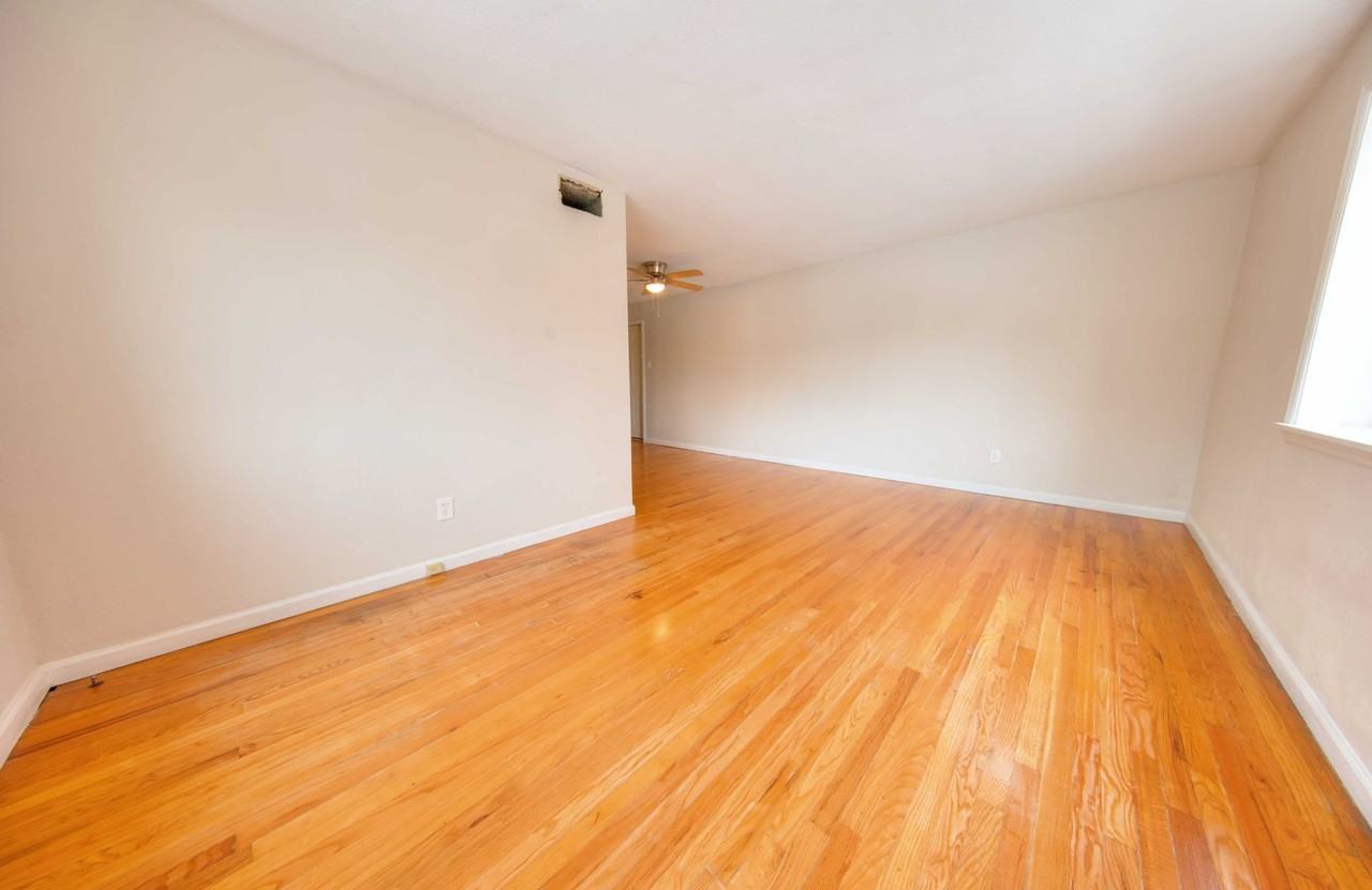 3508-10 Russell Boulevard - Photo 3 of 13