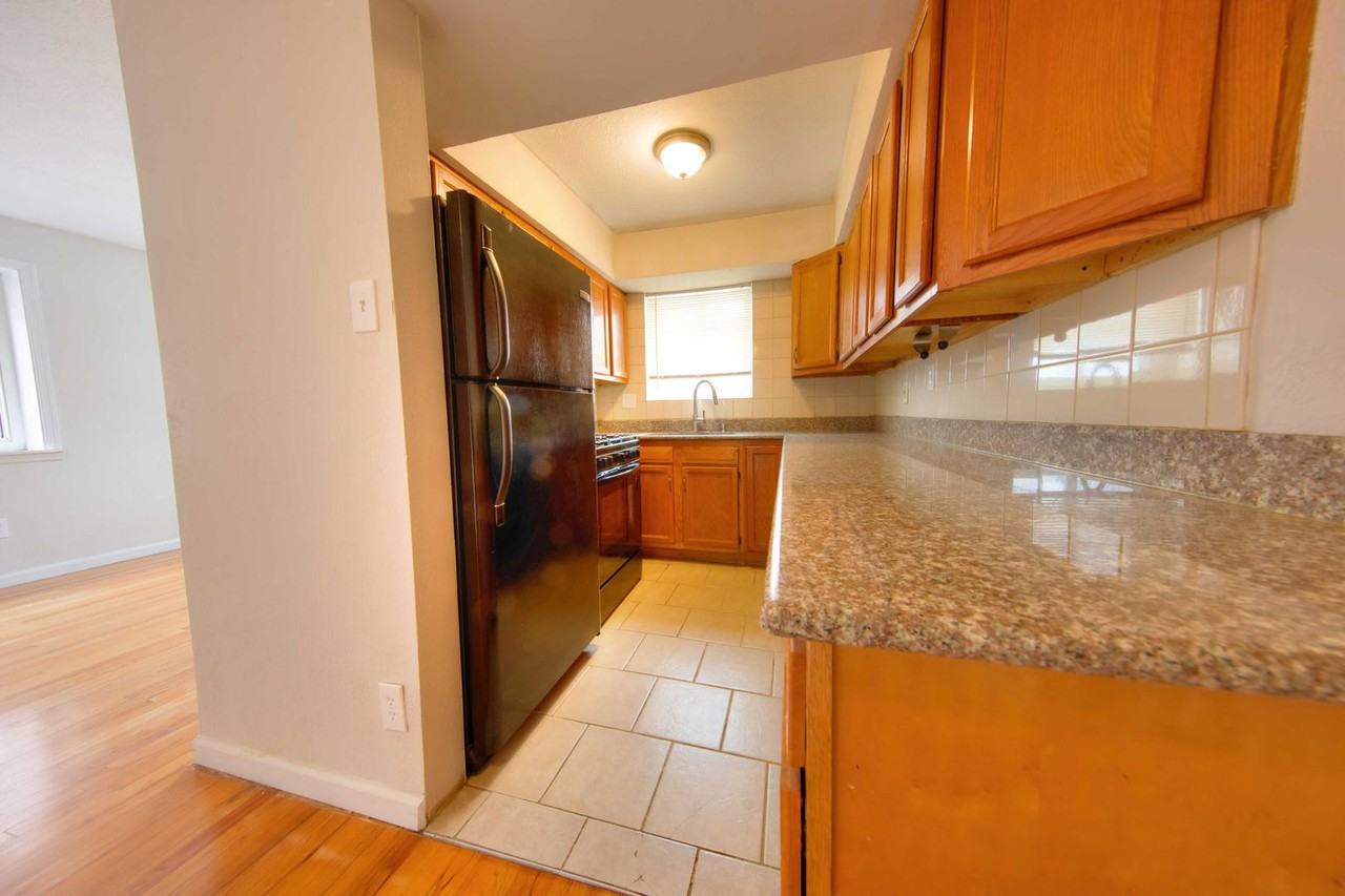 3508-10 Russell Boulevard - Photo 5 of 13