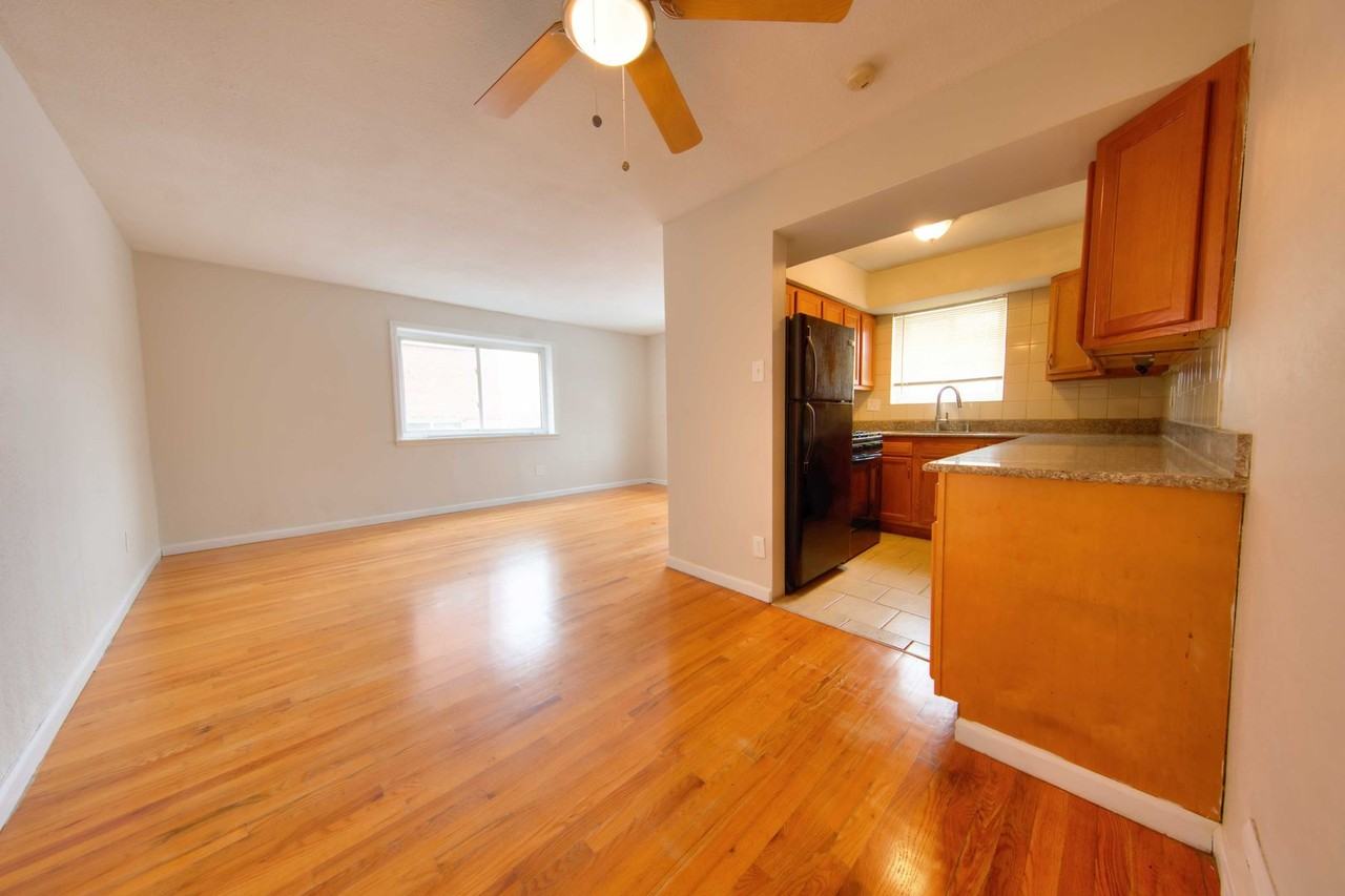 3508-10 Russell Boulevard - Photo 7 of 13