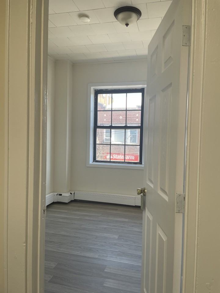 13 13 15 Hamilton Street #4 - Photo 3 of 5