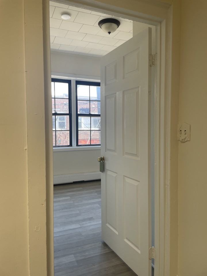 13 13 15 Hamilton Street #4 - Photo 4 of 5