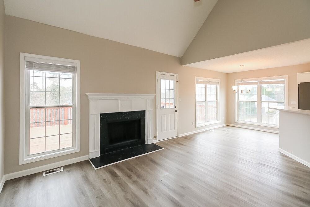 11945 Harbour Town Pkwy - Photo 4 of 17