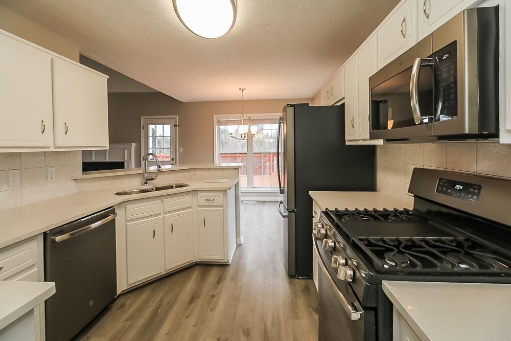 11945 Harbour Town Pkwy - Photo 7 of 17