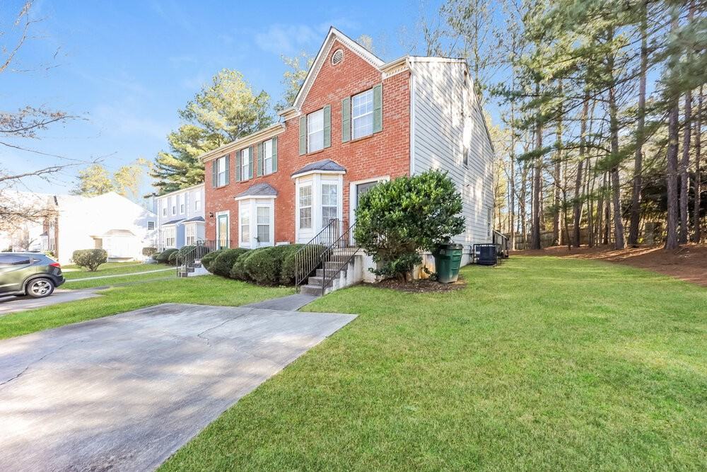 5960 Hampton Ct - Photo 3 of 25