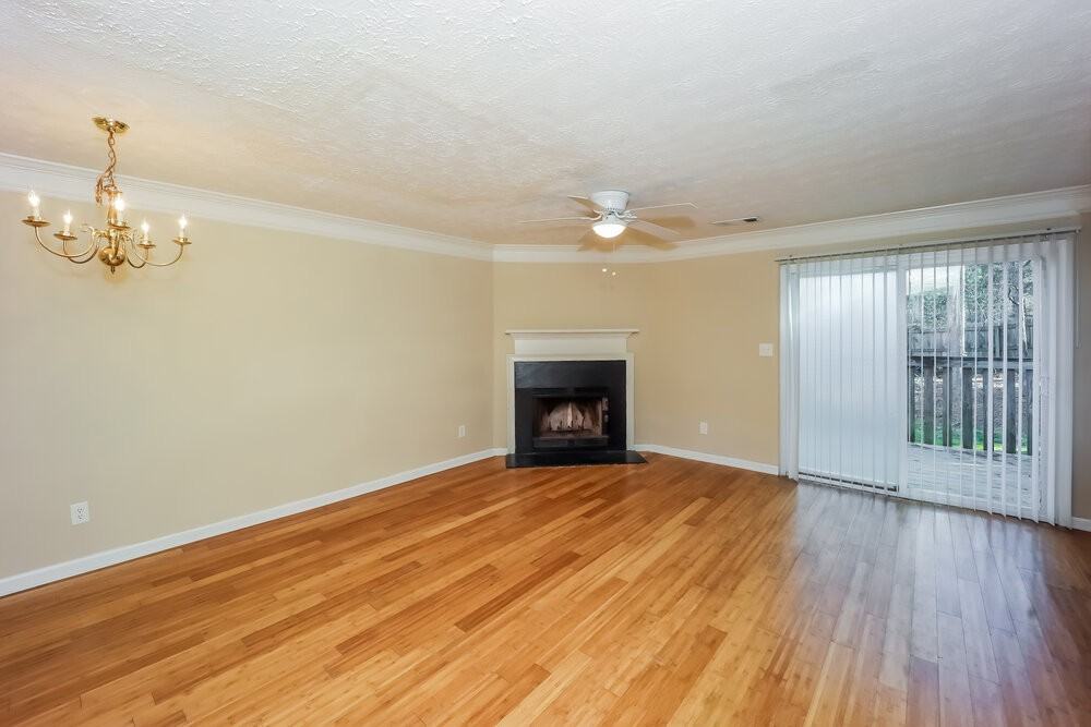 5960 Hampton Ct - Photo 7 of 25