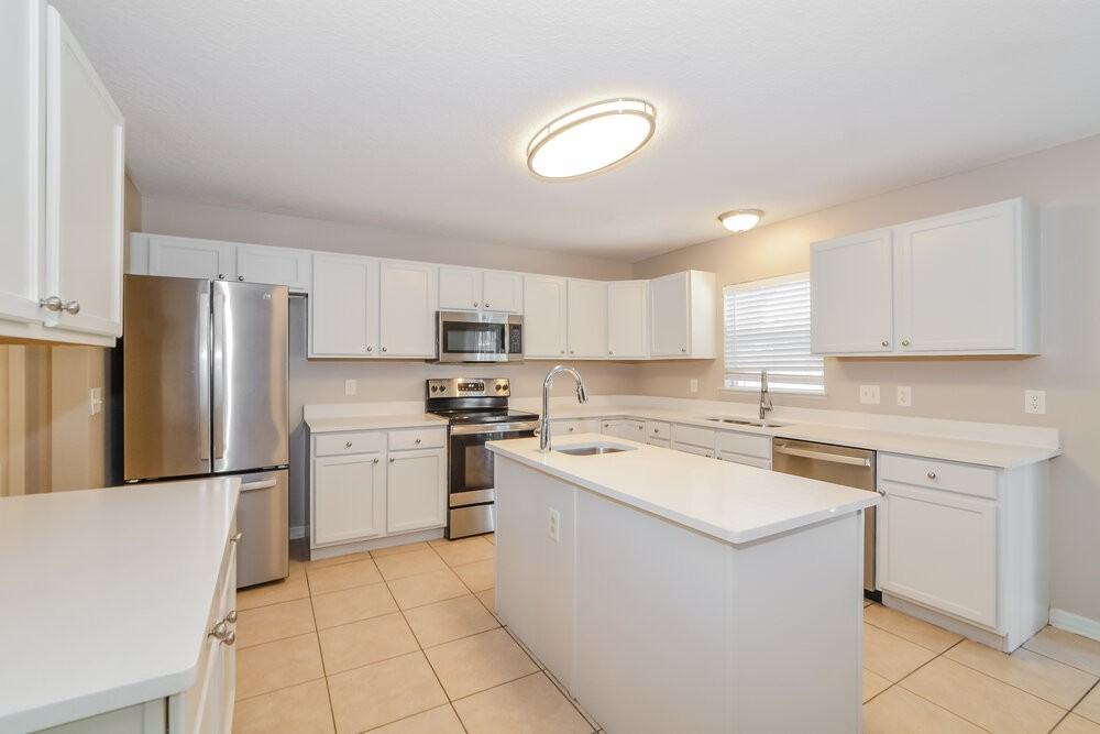 4630 Salamander St - Photo 6 of 17