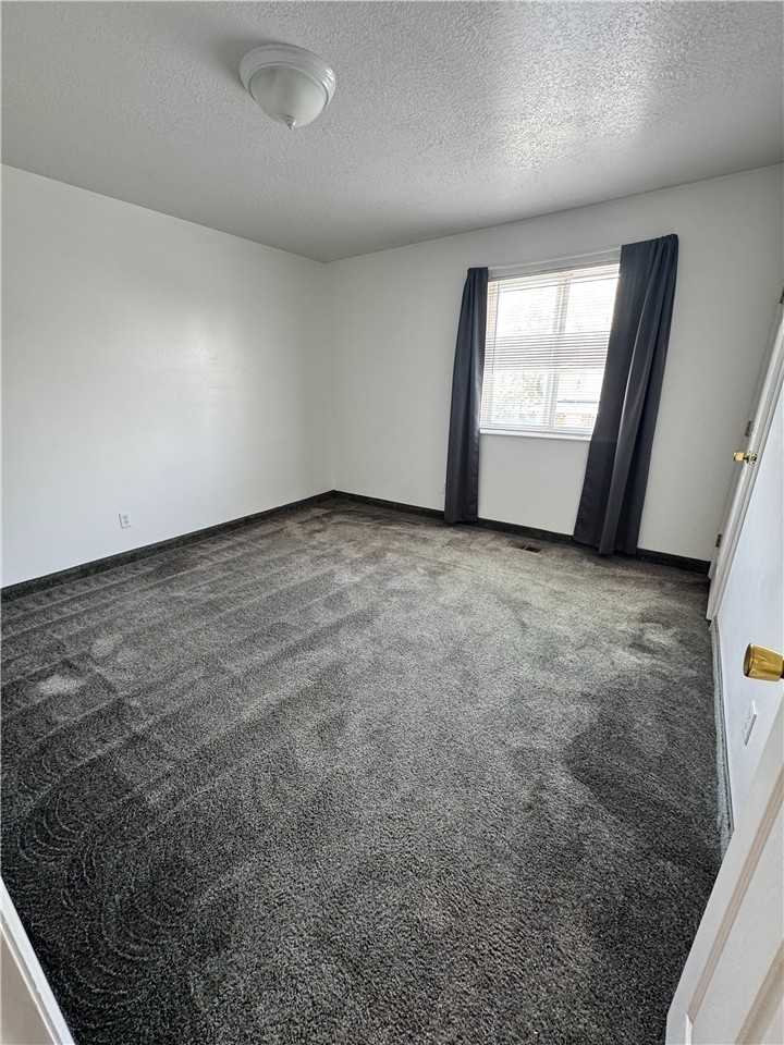 1372 Nw #2 - Photo 3 of 7