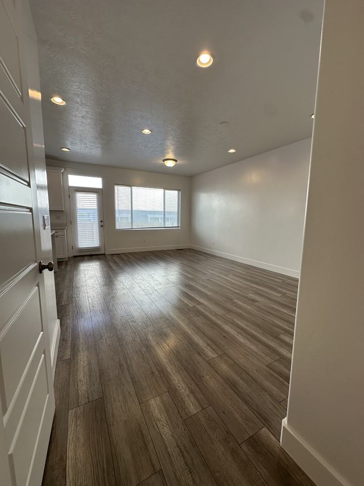 15068 S Halter Way - Photo 4 of 23