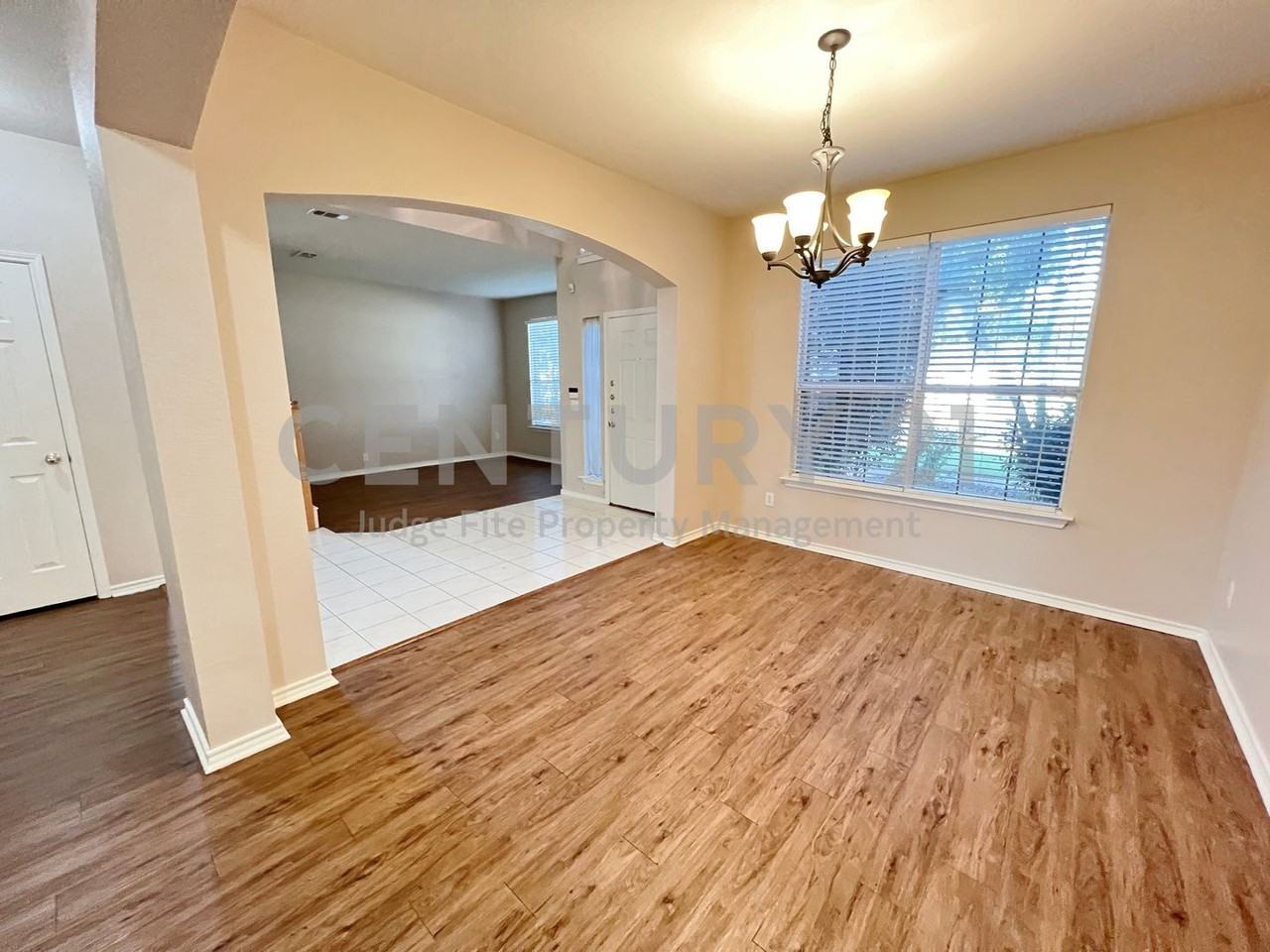 1502 Nightingale Ln - Photo 2 of 12