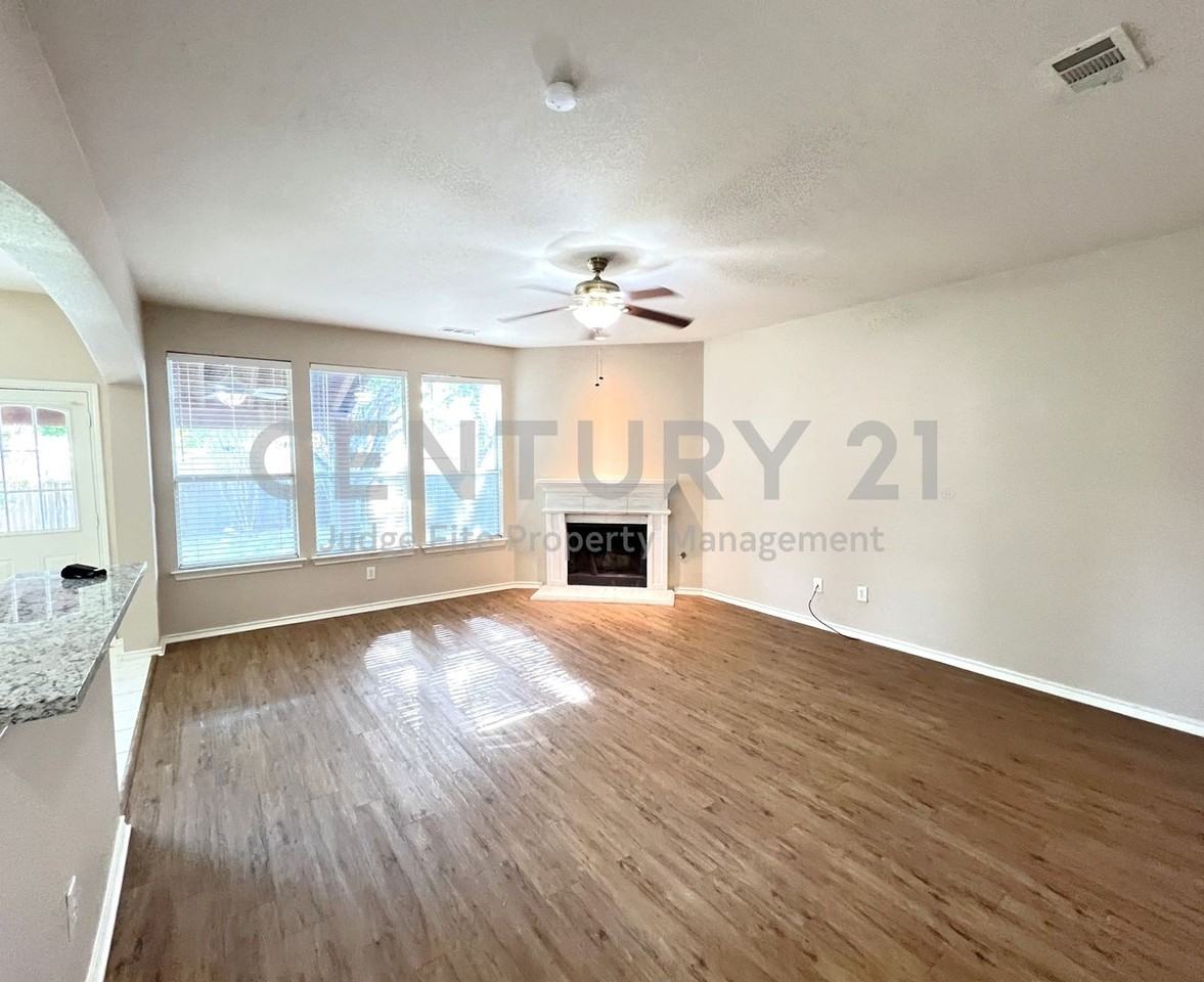 1502 Nightingale Ln - Photo 3 of 12
