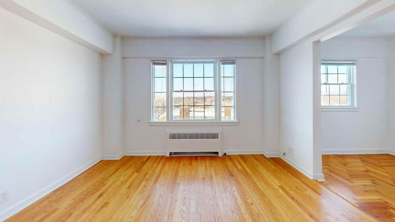 Lakemore Apartments - Photo 4 of 41