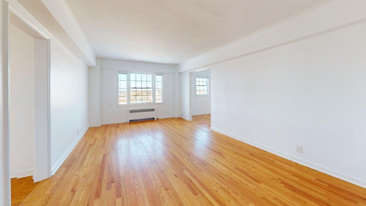 Lakemore Apartments - Photo 5 of 41