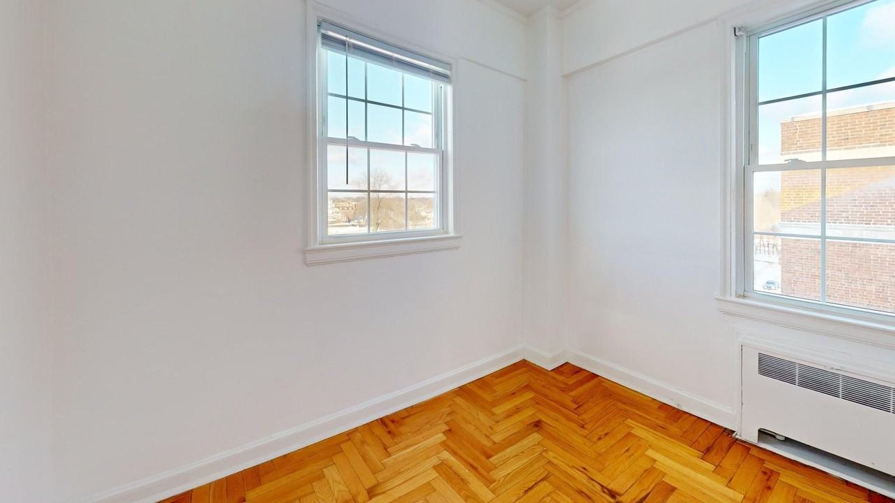 Lakemore Apartments - Photo 6 of 41