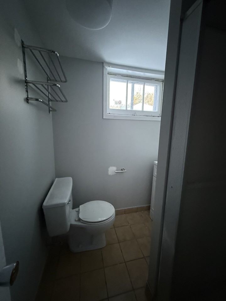 1689 Edgehill - Unit 1 - Photo 7 of 9