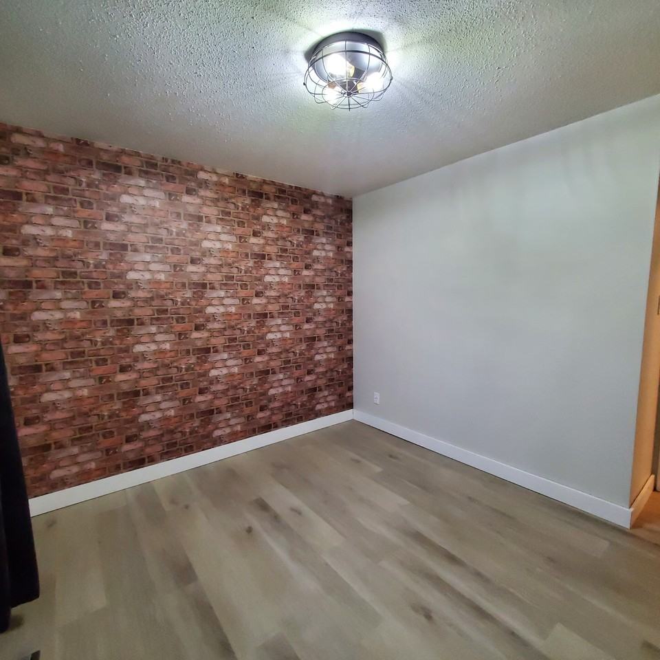 4442 116 Ave NW Edmonton, AB - Photo 7 of 29