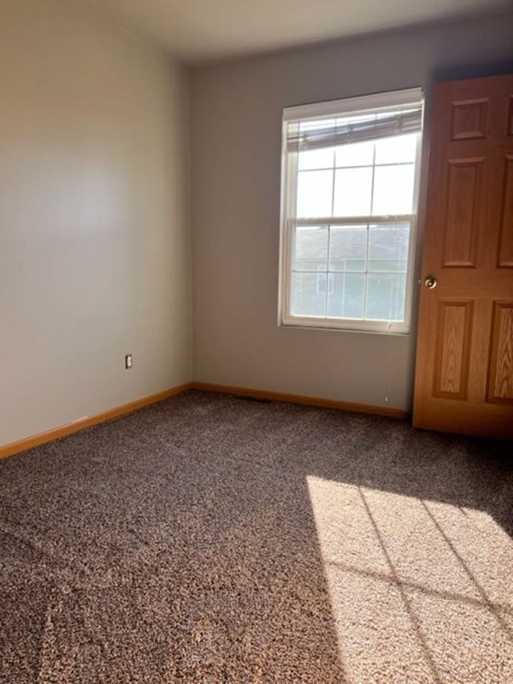 1715 Dainesway - Photo 3 of 10